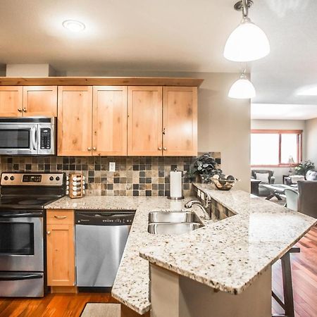 The Lookout - Top Floor Corner Unit With Stunning Views Vila Canmore Exterior foto