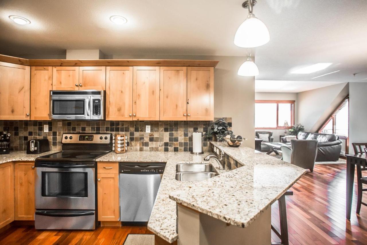 The Lookout - Top Floor Corner Unit With Stunning Views Vila Canmore Exterior foto