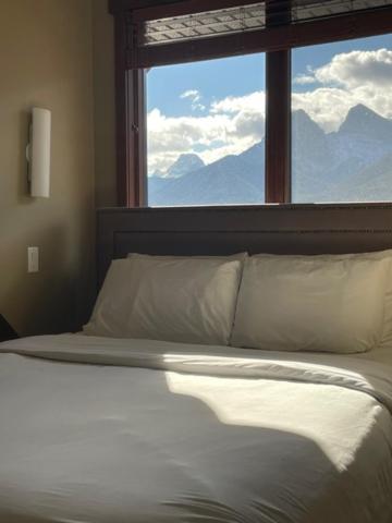 The Lookout - Top Floor Corner Unit With Stunning Views Vila Canmore Exterior foto