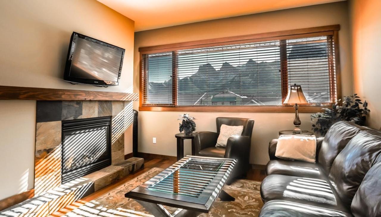 The Lookout - Top Floor Corner Unit With Stunning Views Vila Canmore Exterior foto