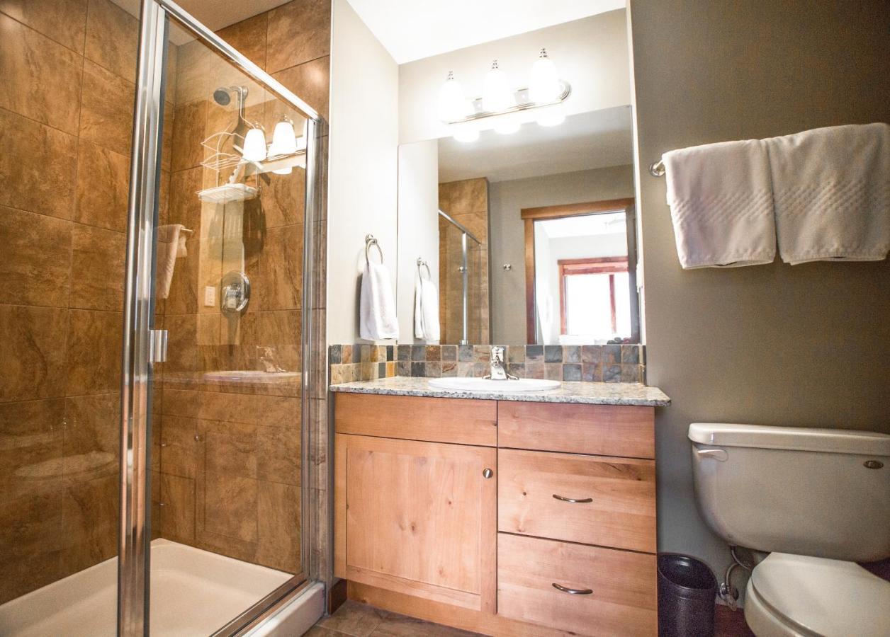 The Lookout - Top Floor Corner Unit With Stunning Views Vila Canmore Exterior foto